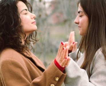 Przyjaźń w dorosłym wydaniu: małe nawyki, które podtrzymują wielkie więzi