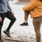 Zima nie zatrzyma Twojego biegu: jak dobrać odzież termoaktywną na mroźne treningi