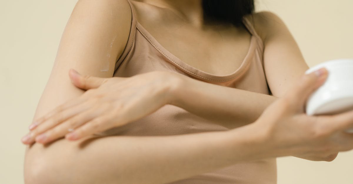 Gładkie łokcie w 7 dni: domowy plan ratunkowy dla przesuszonej skóry