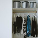 Weekendowa rewolucja w szafie: prosty plan, który odmieni Twoje poranki