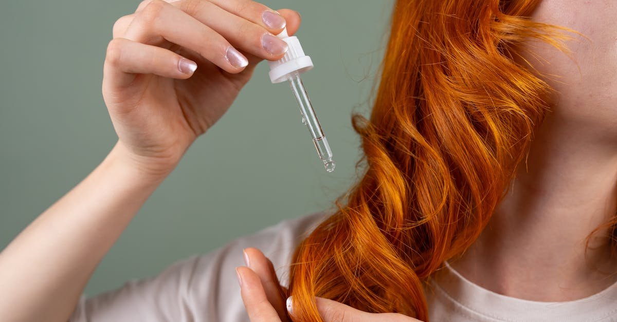 Blaski i cienie olejowania włosów wysokoporowatych: jak wycisnąć maksimum korzyści i uniknąć pułapek