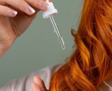 Blaski i cienie olejowania włosów wysokoporowatych: jak wycisnąć maksimum korzyści i uniknąć pułapek