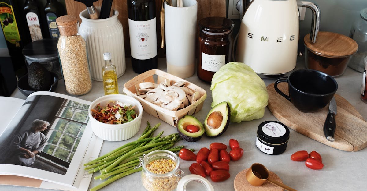 Kolacja bez wyrzutów cukru: 15 sycących pomysłów low‑carb na szybki wieczór