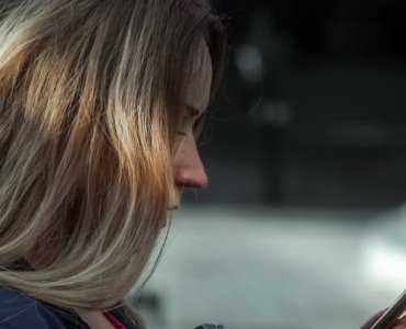 Pożegnalny SMS do niego: słowa, które zamykają rozdział z klasą i spokojem