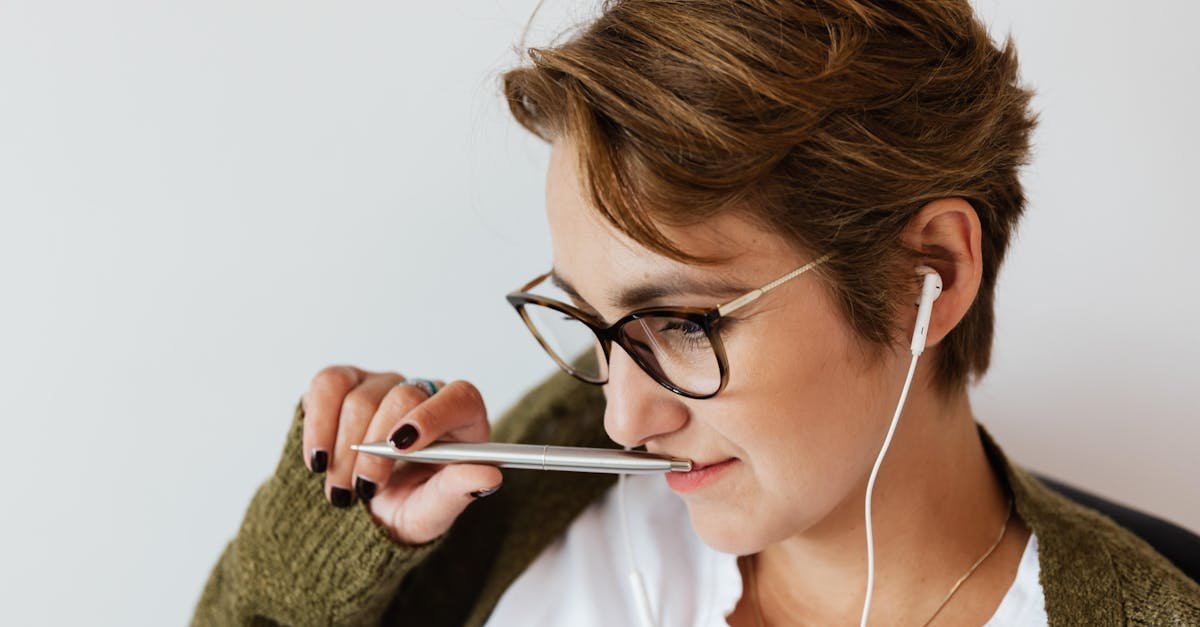 Podcasty, które dodają skrzydeł: inspirująca playlista dla kobiet na każdy dzień