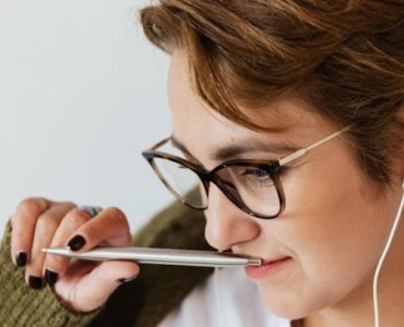 Podcasty, które dodają skrzydeł: inspirująca playlista dla kobiet na każdy dzień