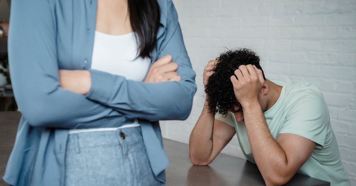 Kiedy on milczy: jak zrozumieć jego ciszę i otworzyć rozmowę bez presji