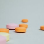 Naturalny spokój bez recepty: które ziołowe tabletki na uspokojenie warto wybrać?