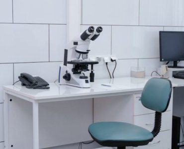 Nowoczesna czy tradycyjna cytologia? Jak świadomie wybrać badanie, które najlepiej Cię chroni