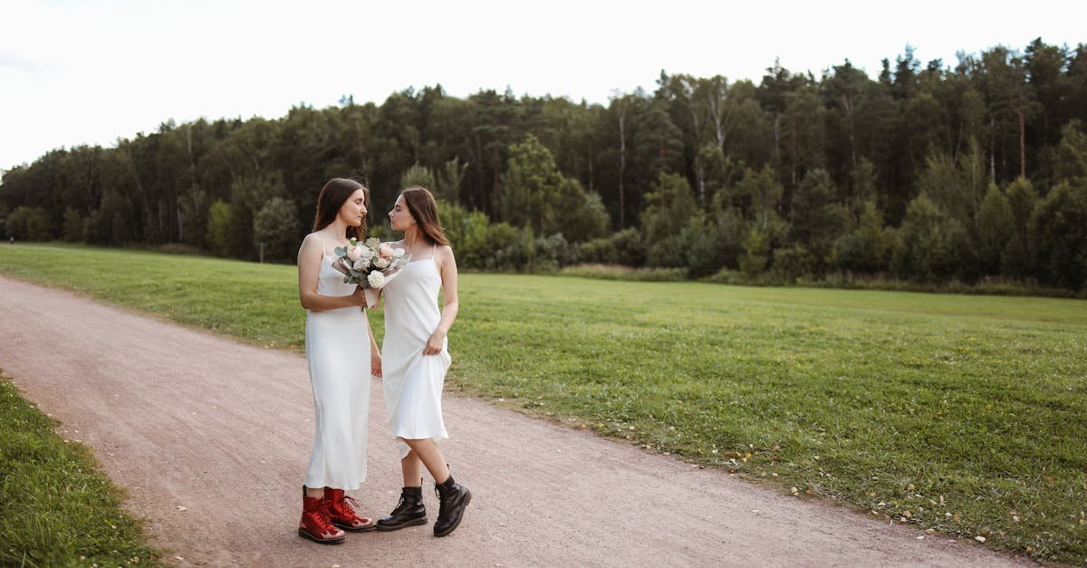 Elegancja od stóp: najlepsze obuwie do sukni maxi na wesele – styl i komfort przez całą noc