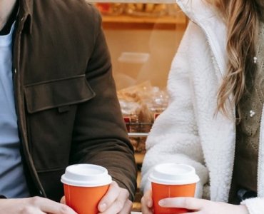 Pierwsza randka bez niezręcznej ciszy: 25 tematów, które rozpalą chemię i zbudują więź