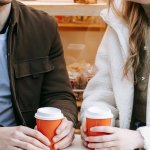 Pierwsza randka bez niezręcznej ciszy: 25 tematów, które rozpalą chemię i zbudują więź