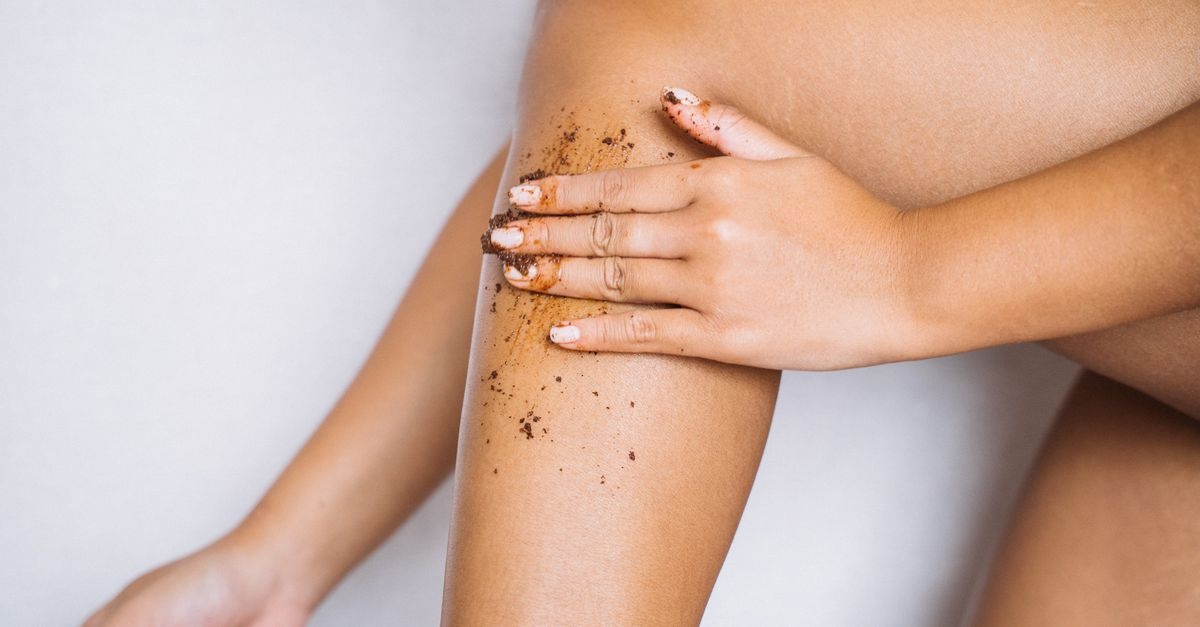 Kawa kontra cellulit: 5-minutowy domowy peeling, który wygładzi skórę już po pierwszym użyciu