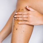 Kawa kontra cellulit: 5-minutowy domowy peeling, który wygładzi skórę już po pierwszym użyciu