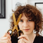 Efekt wow u nasady: 11 domowych trików na pełniejszą fryzurę bez salonu